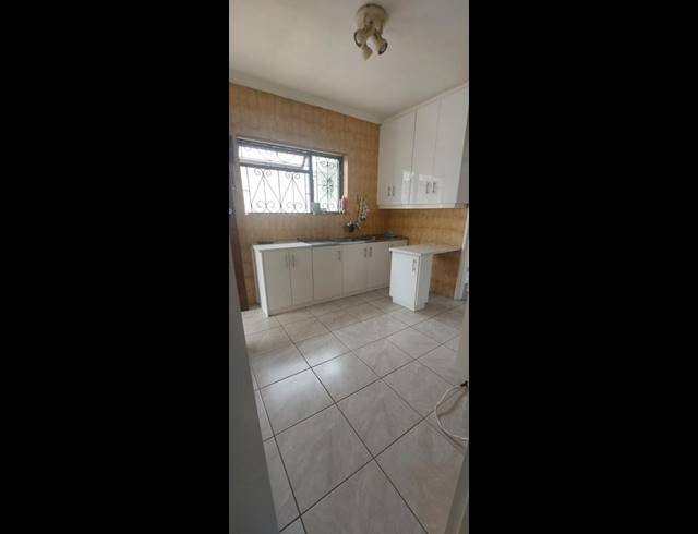 3 BEDROOM PROPERTY TO RENT IN GRASSY PARK